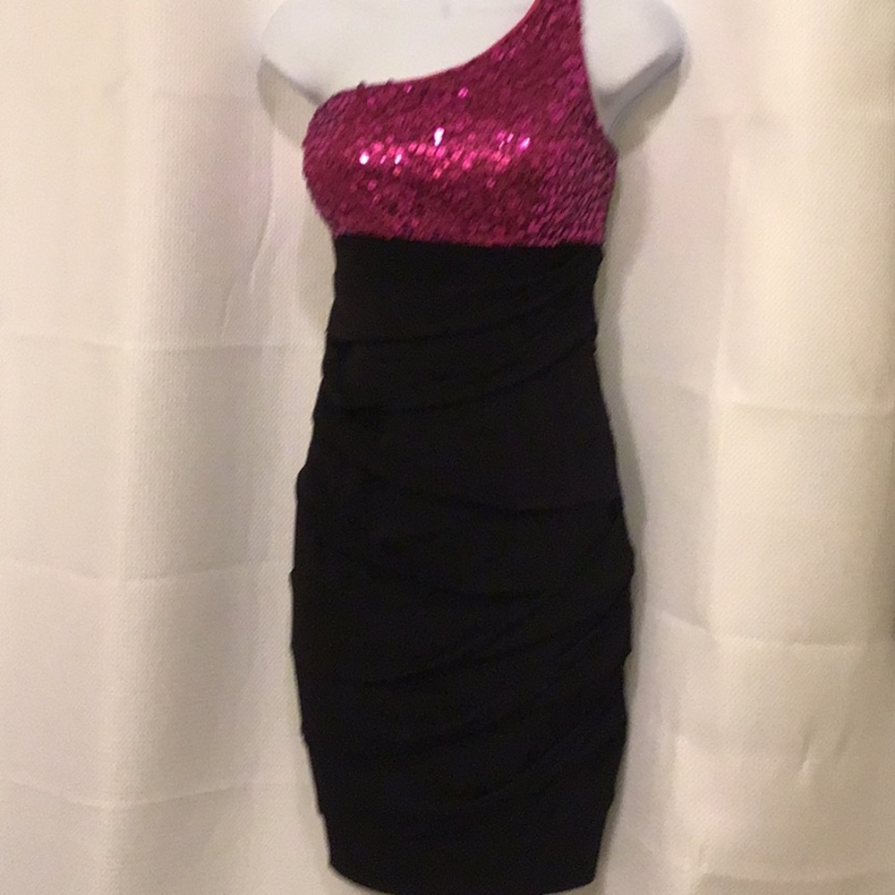 Xl fuscia sequined and black dress one shoulder